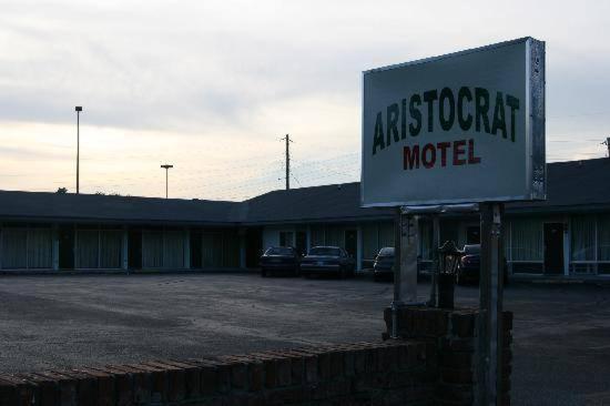 Aristocrat Motor Inn Bolivar Extérieur photo